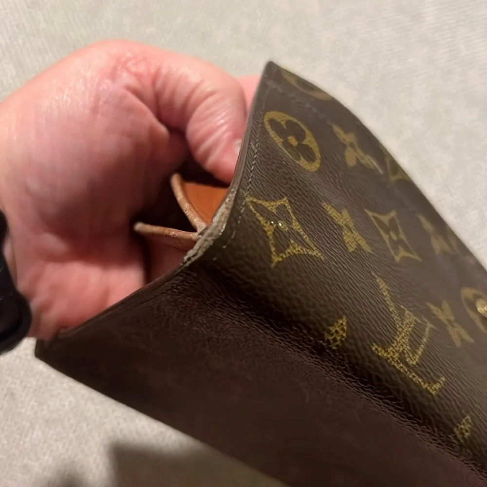 Authentic Vintage Louis Vuitton Sarah wallet MI0983